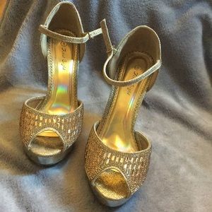 Diamond gold 5 inch heel 🔥gougeous🔥
